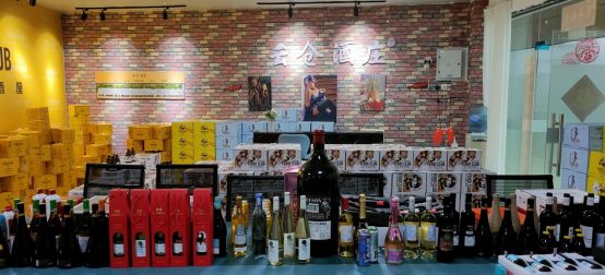 云仓酒庄首席品酒师荆芳的《葡萄酒爱好者》引领全国代理商步入葡萄酒知识的殿堂
