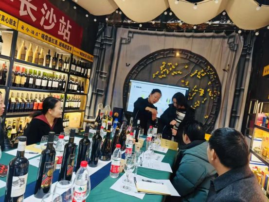 云仓酒庄年度培训再启新程：株洲醴陵与长沙成功举办品酒师培训