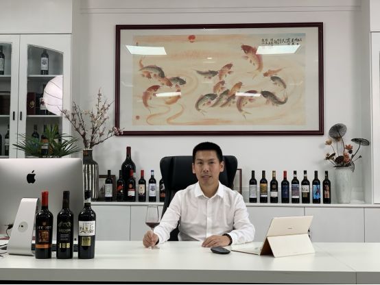 云仓酒庄双节献礼：品质美酒庆团圆，共赏佳节好时光